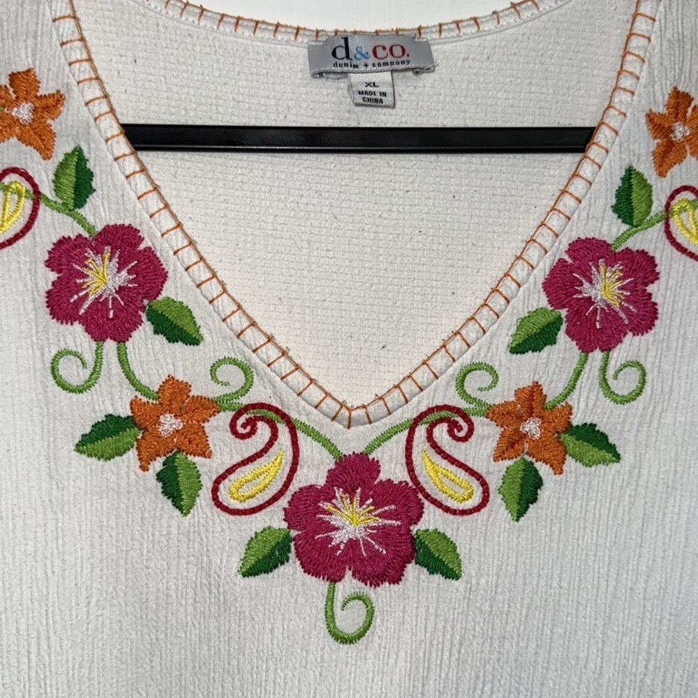 D&co Women's White Embroidered Top - Picture 3 of 6